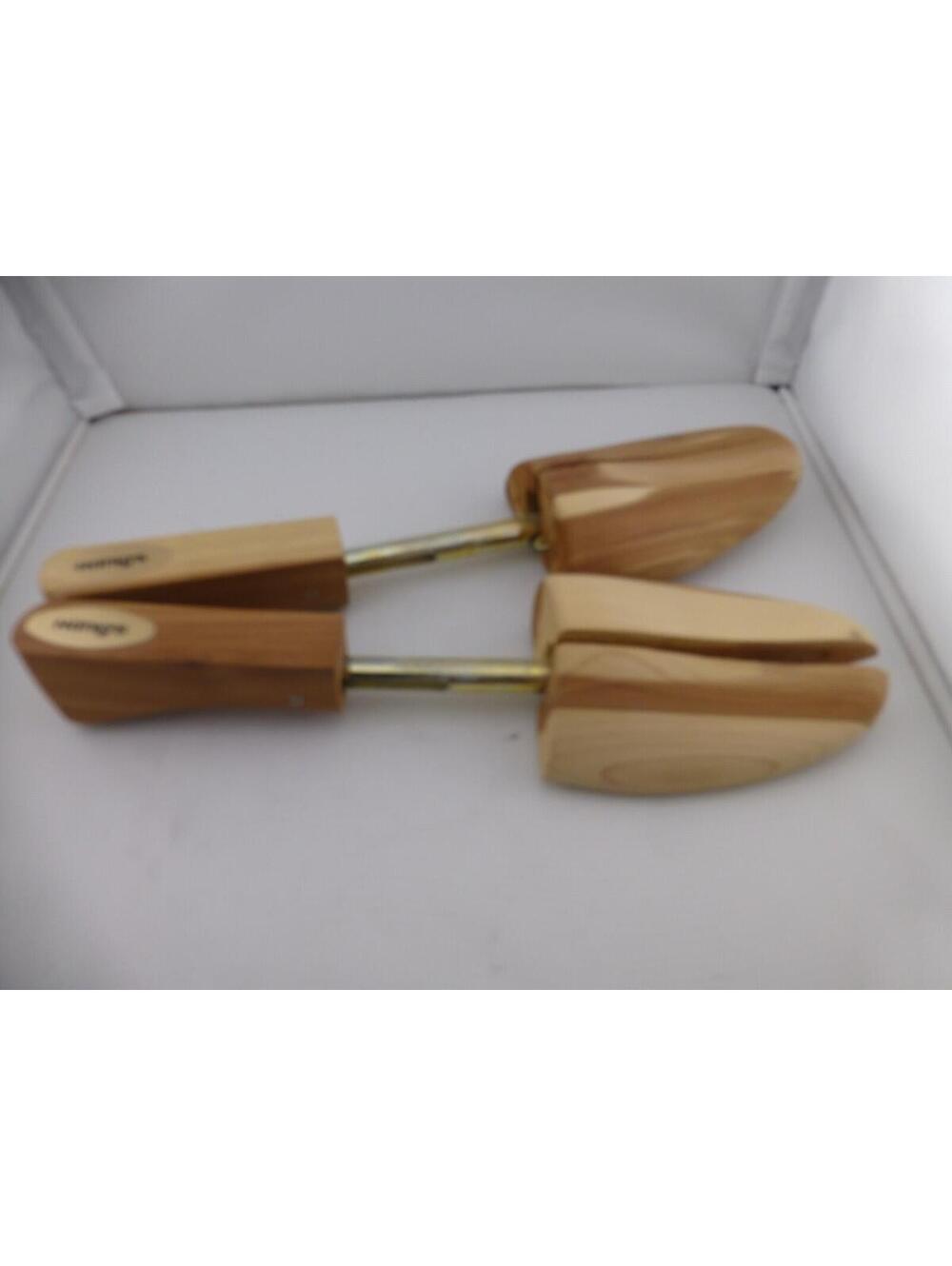 Hanig's Men's Medium Aromatic Cedar Wood Shoe Shapers Deodorizers Pair USA D6